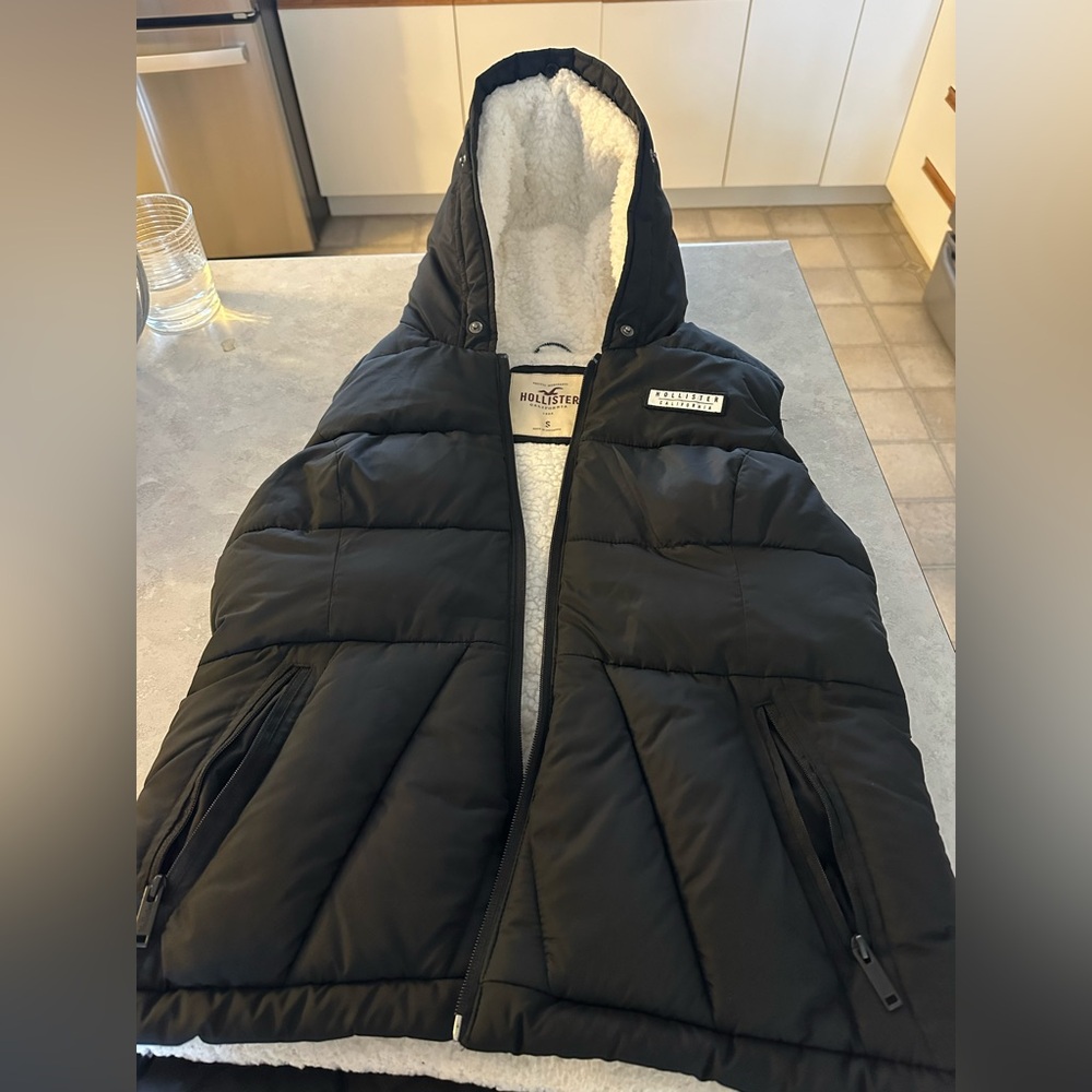 Hollister Black Quilted Puffer Vest with Sherpa Lining